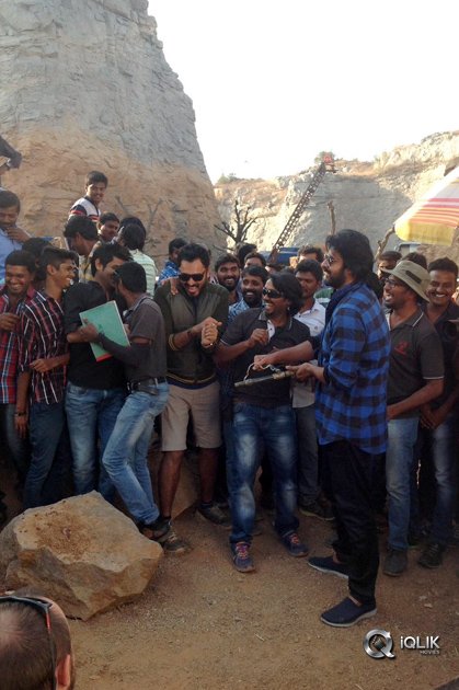 Prabhas-at-Baahubali-2-Last-Day-Shoot